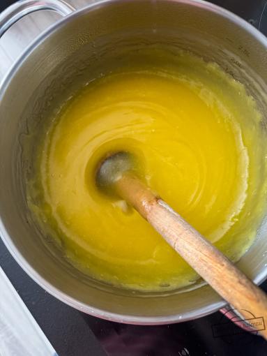 Zdjęcie - Cytrynowiec z kisielową pianką - Przepisy kulinarne ze zdjęciami