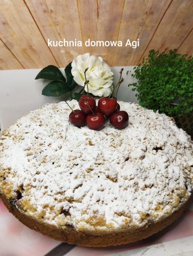 Zdjęcie - Ciasto drożdżowe łyżką mieszane z czereśniami i kruszonką - Przepisy kulinarne ze zdjęciami