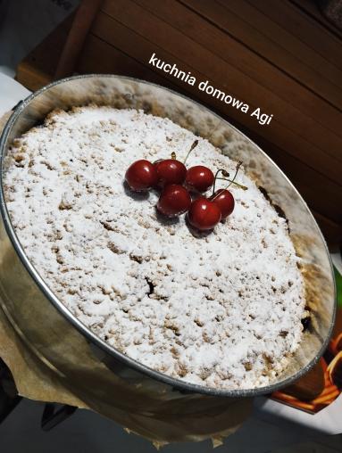 Zdjęcie - Ciasto drożdżowe łyżką mieszane z czereśniami i kruszonką - Przepisy kulinarne ze zdjęciami