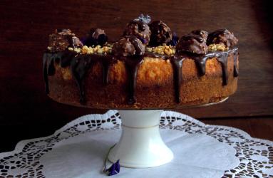 Zdjęcie - Sernik" Rocher " - Przepisy kulinarne ze zdjęciami