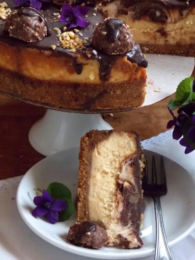 Zdjęcie - Sernik" Rocher " - Przepisy kulinarne ze zdjęciami