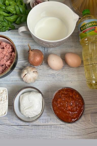 Zdjęcie - Zapiekane naleśniki z farszem bolognese - Przepisy kulinarne ze zdjęciami