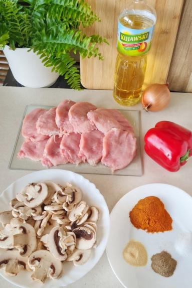 Zdjęcie - Schab w sosie z warzywami - Przepisy kulinarne ze zdjęciami