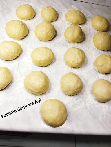 Zdjęcie - Domowe pączki na mleku i śmietanie z drożdży suszonych - Przepisy kulinarne ze zdjęciami
