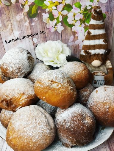 Zdjęcie - Domowe pączki na mleku i śmietanie z drożdży suszonych - Przepisy kulinarne ze zdjęciami