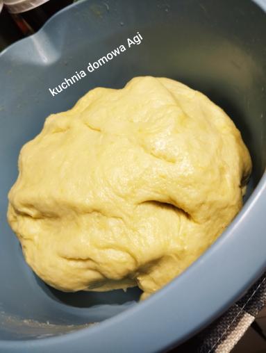 Zdjęcie - Domowe pączki na mleku i śmietanie z drożdży suszonych - Przepisy kulinarne ze zdjęciami