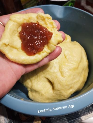 Zdjęcie - Domowe pączki na mleku i śmietanie z drożdży suszonych - Przepisy kulinarne ze zdjęciami