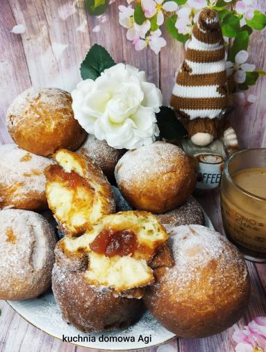 Zdjęcie - Domowe pączki na mleku i śmietanie z drożdży suszonych - Przepisy kulinarne ze zdjęciami