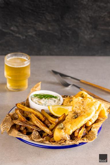 Zdjęcie - Fish and chips – ryba z frytkami i sosem tatarskim - Przepisy kulinarne ze zdjęciami