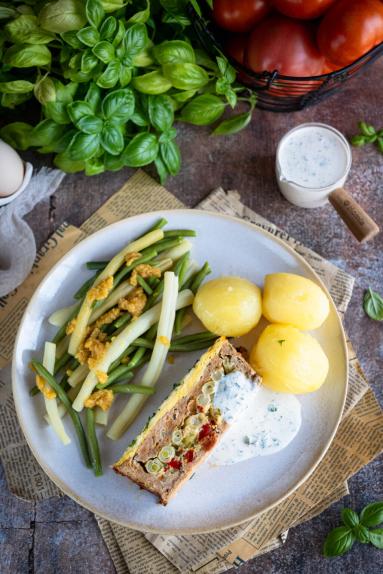Zdjęcie - Pieczeń z fasolką szparagową - Przepisy kulinarne ze zdjęciami