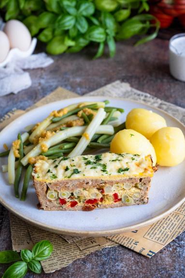 Zdjęcie - Pieczeń z fasolką szparagową - Przepisy kulinarne ze zdjęciami