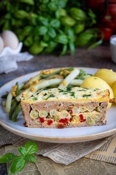 Zdjęcie - Pieczeń z fasolką szparagową - Przepisy kulinarne ze zdjęciami
