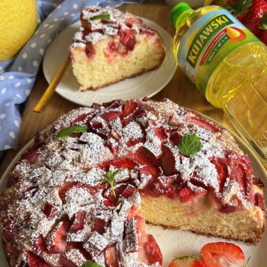 Zdjęcie - Kubeczkowe ciasto z owocami - Przepisy kulinarne ze zdjęciami