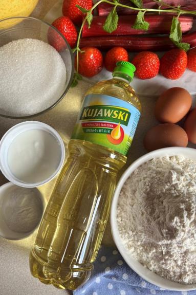 Zdjęcie - Kubeczkowe ciasto z owocami - Przepisy kulinarne ze zdjęciami