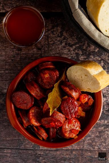 Zdjęcie: Chorizo al sidra – chorizo w cydrze Zdjęcie - Chorizo al sidra – chorizo w cydrze - Przepisy kulinarne ze zdjęciami