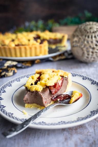 Zdjęcie - Tarta budyniowa ze śliwkami - Przepisy kulinarne ze zdjęciami