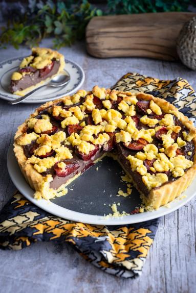 Zdjęcie - Tarta budyniowa ze śliwkami - Przepisy kulinarne ze zdjęciami
