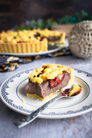 Zdjęcie - Tarta budyniowa ze śliwkami - Przepisy kulinarne ze zdjęciami