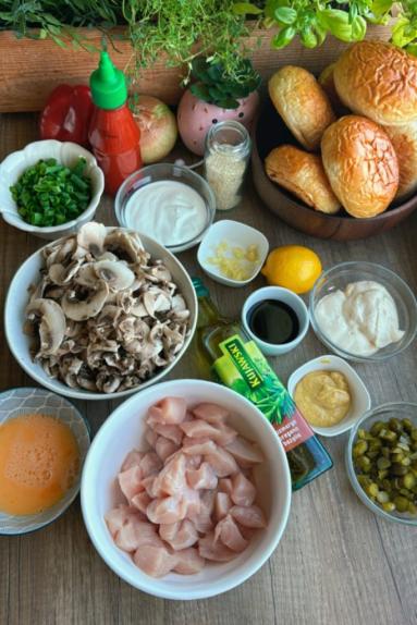 Zdjęcie - Serowe burgery z kurczakiem - Przepisy kulinarne ze zdjęciami