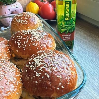 Zdjęcie - Serowe burgery z kurczakiem - Przepisy kulinarne ze zdjęciami
