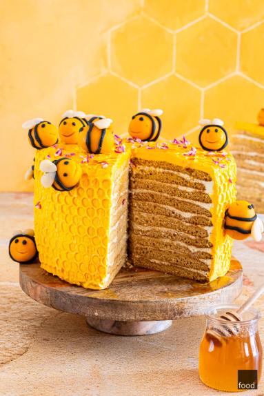 Zdjęcie - Tort miodowy - Przepisy kulinarne ze zdjęciami