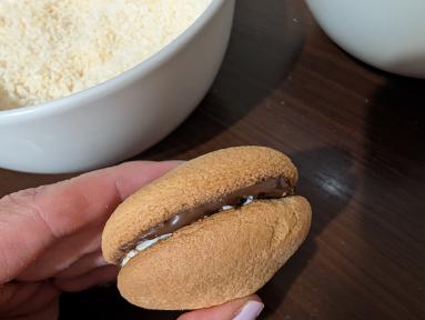 Zdjęcie - Ciastka biszkoptowe z nutellą i mascarpone - Przepisy kulinarne ze zdjęciami