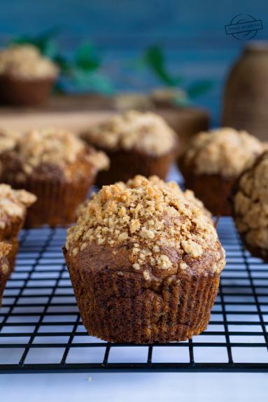 Zdjęcie - Bananowe muffinki z kruszonką - Przepisy kulinarne ze zdjęciami