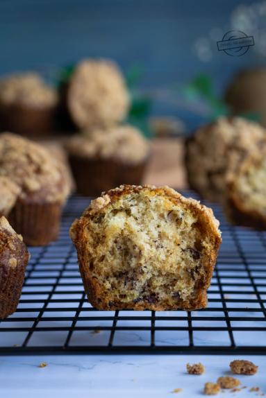 Zdjęcie - Bananowe muffinki z kruszonką - Przepisy kulinarne ze zdjęciami