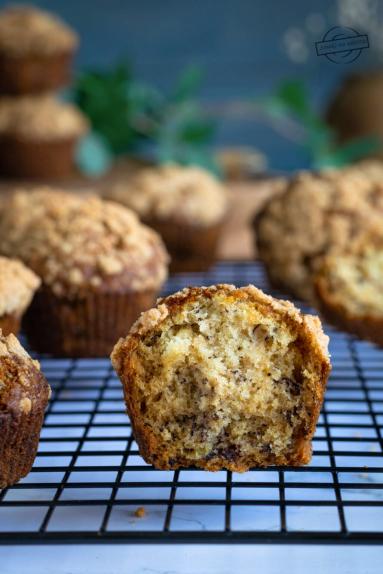 Zdjęcie - Bananowe muffinki z kruszonką - Przepisy kulinarne ze zdjęciami