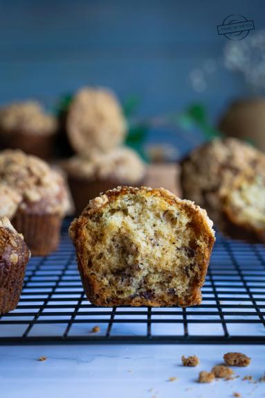 Zdjęcie - Bananowe muffinki z kruszonką - Przepisy kulinarne ze zdjęciami