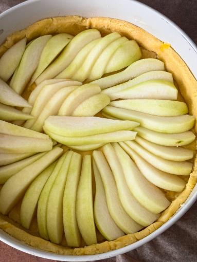 Zdjęcie - Ciasto z gruszkami i masą serową - Przepisy kulinarne ze zdjęciami