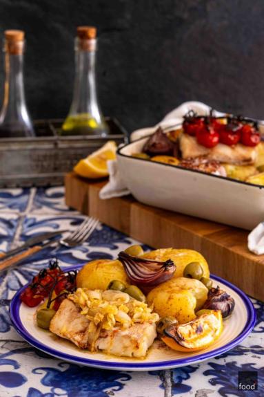 Zdjęcie - Bacalhau à lagareiro – dorsz pieczony w oliwie z ziemniakami - Przepisy kulinarne ze zdjęciami