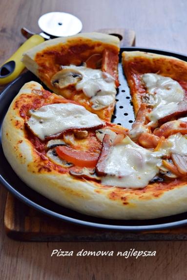 Zdjęcie - Pizza domowa najlepsza - Napiecyku - Przepisy kulinarne ze zdjęciami