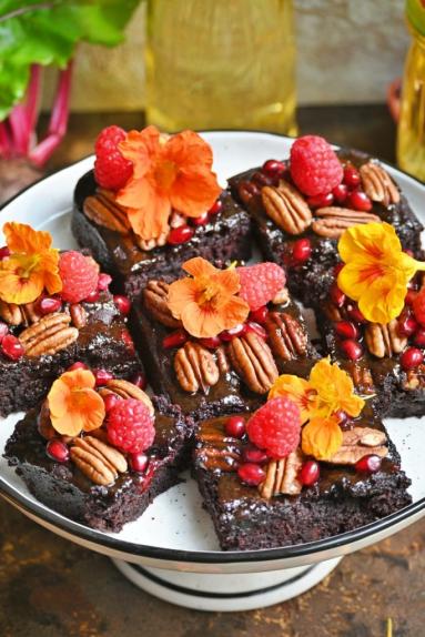 Zdjęcie - Buraczane brownie - Przepisy kulinarne ze zdjęciami