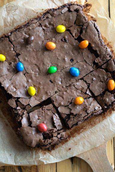 Zdjęcie - Brownie z m&m’s - Przepisy kulinarne ze zdjęciami