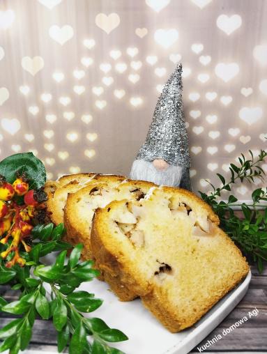 Zdjęcie - Pulchne ciasto z jabłkami i cynamonem - Przepisy kulinarne ze zdjęciami