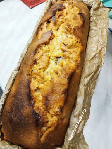 Zdjęcie - Pulchne ciasto z jabłkami i cynamonem - Przepisy kulinarne ze zdjęciami