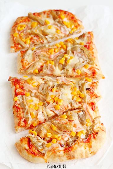 Zdjęcie: Jak zrobić pinsę na gotowym spodzie – boczniaki, szynka, mozzarella Zdjęcie - Jak zrobić pinsę na gotowym spodzie – boczniaki, szynka, mozzarella - Przepisy kulinarne ze zdjęciami