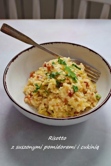 Zdjęcie: Risotto z cukinią i suszonymi pomidorami - Napiecyku Zdjęcie - Risotto z cukinią i suszonymi pomidorami - Napiecyku - Przepisy kulinarne ze zdjęciami