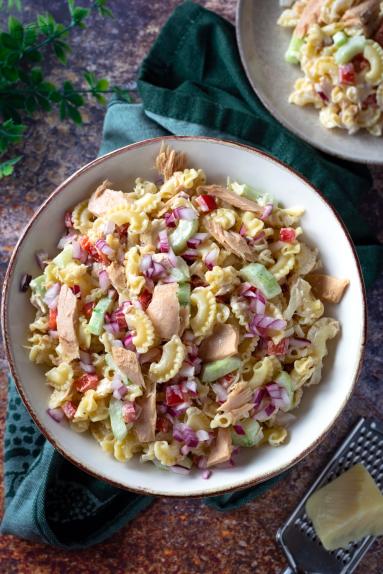 Zdjęcie - Sałatka makaronowa z tuńczykiem - Przepisy kulinarne ze zdjęciami