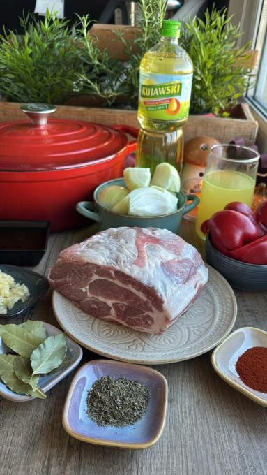 Zdjęcie: Soczysta pieczeń z karkówki Zdjęcie - Soczysta pieczeń z karkówki - Przepisy kulinarne ze zdjęciami