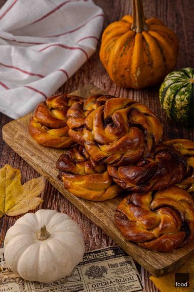 Zdjęcie - Dyniowe bułeczki cynamonowe - Przepisy kulinarne ze zdjęciami