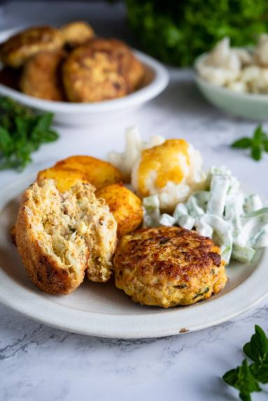Zdjęcie: Kotleciki drobiowe z kalafiorem Zdjęcie - Kotleciki drobiowe z kalafiorem - Przepisy kulinarne ze zdjęciami