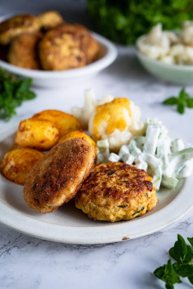 Zdjęcie - Kotleciki drobiowe z kalafiorem - Przepisy kulinarne ze zdjęciami