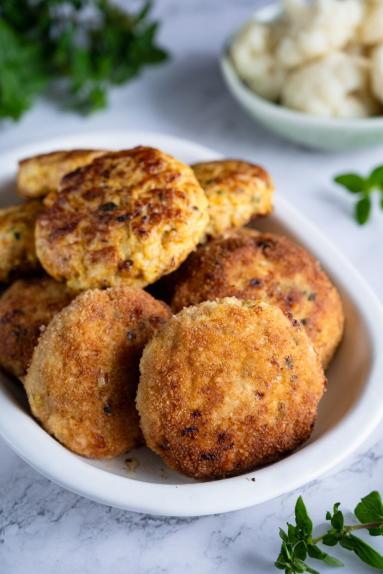 Zdjęcie - Kotleciki drobiowe z kalafiorem - Przepisy kulinarne ze zdjęciami