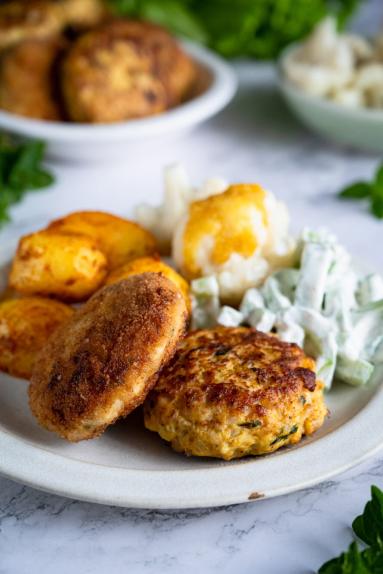 Zdjęcie - Kotleciki drobiowe z kalafiorem - Przepisy kulinarne ze zdjęciami