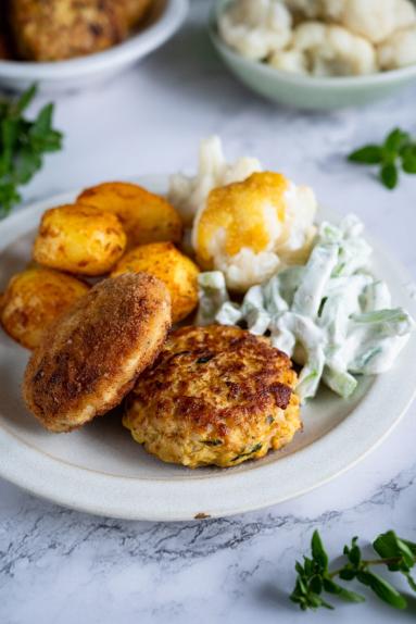 Zdjęcie - Kotleciki drobiowe z kalafiorem - Przepisy kulinarne ze zdjęciami