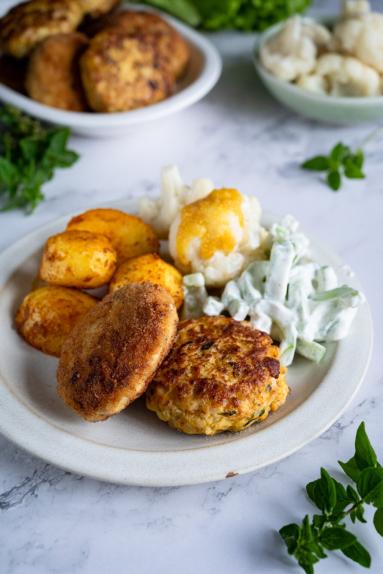 Zdjęcie - Kotleciki drobiowe z kalafiorem - Przepisy kulinarne ze zdjęciami