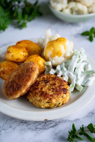 Zdjęcie - Kotleciki drobiowe z kalafiorem - Przepisy kulinarne ze zdjęciami