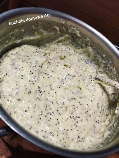 Zdjęcie - Biszkopt kakaowy z 8 jaj bez proszku do pieczenia z pysznym kremem budyniowo-makowym - Przepisy kulinarne ze zdjęciami